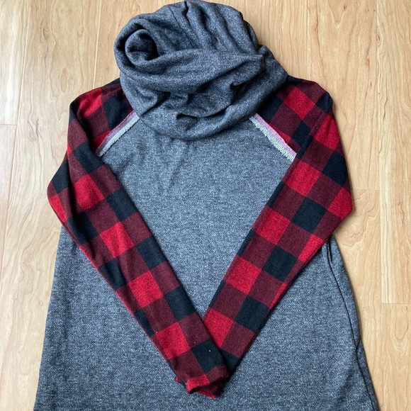 Buffalo Plaid Sweater - Picture 2 of 4